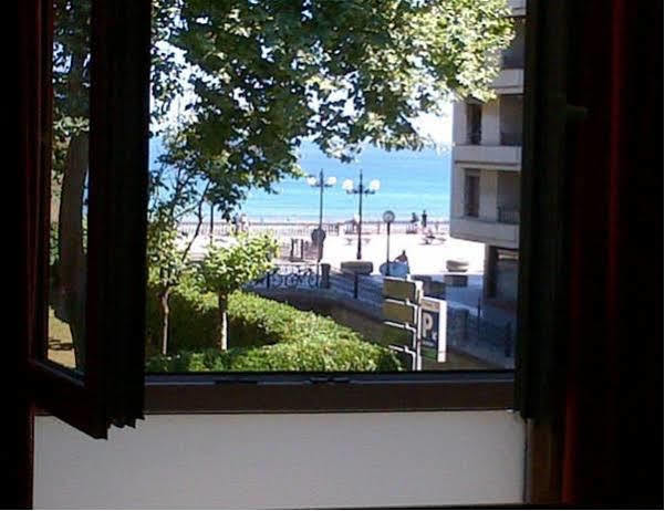 Ekia Pentsioa Otel Zarautz Dış mekan fotoğraf